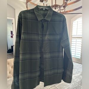 Lululemon Green Plaid Masons Peak Flannel Long Sleeve Button Down Shirt M